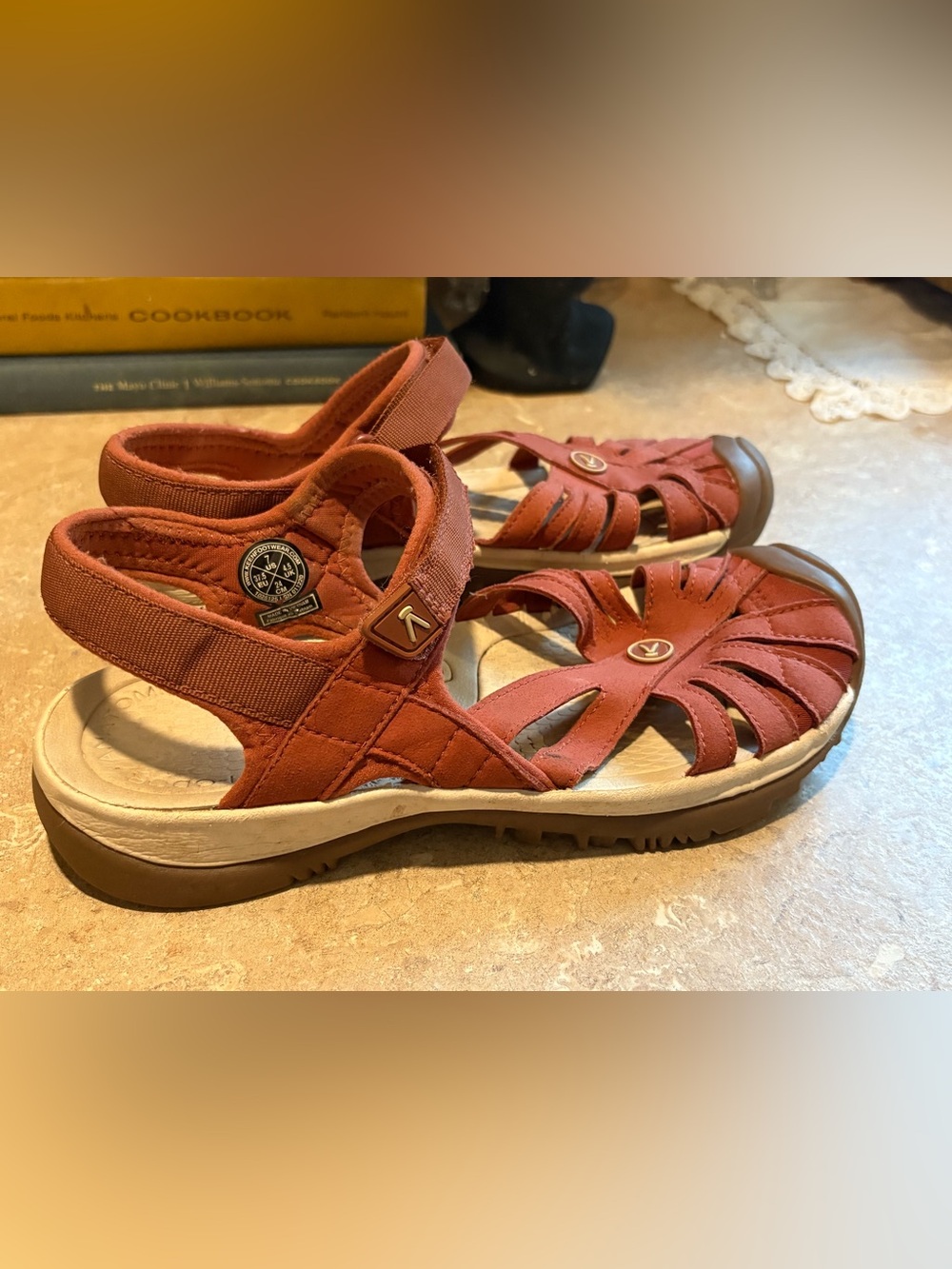 Keen Women's Rose Color Closed-Toe Sport Sandals w/ Velcro Straps size 7 - Picture 2 of 7